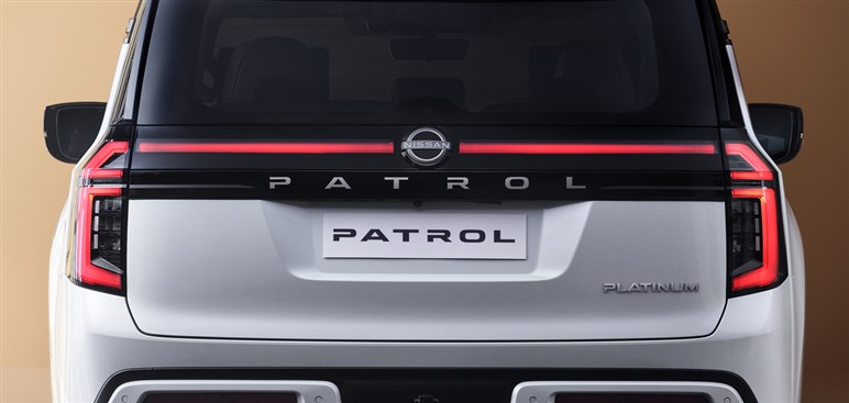 ランクルよりデカくてハイパワーで低価格。“サファリ”こと日産「パトロール」新型公開も、日本導入ナシの残念感