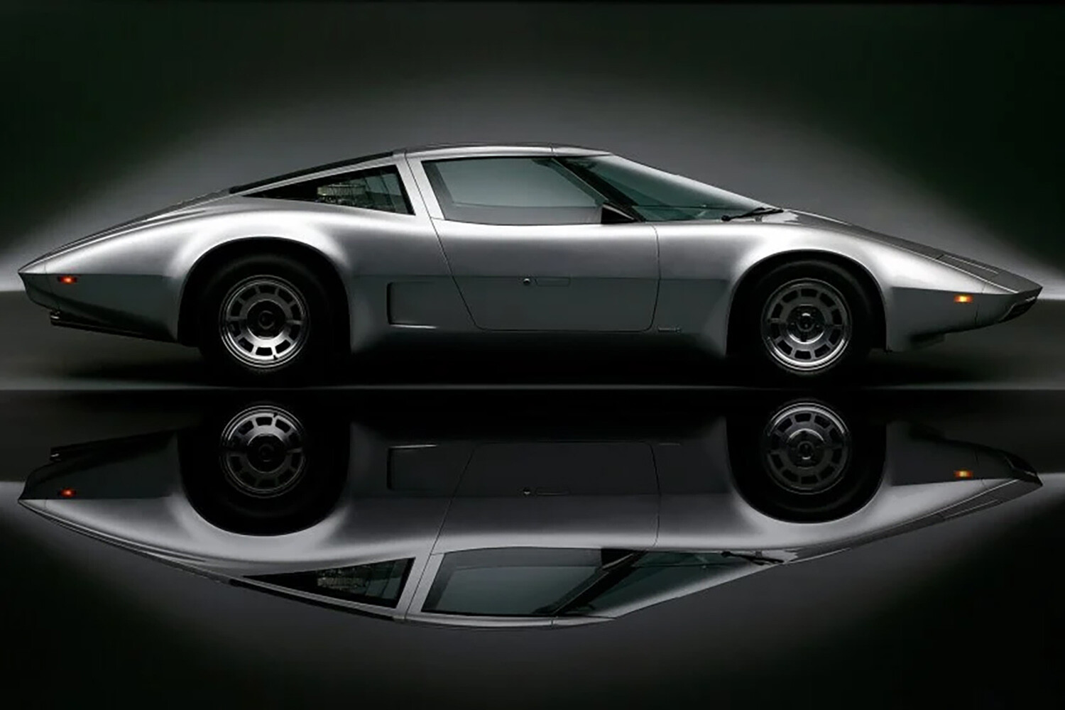 50年も前にミッドシップ＋４ローターのロータリーエンジン搭載のコルベットが計画されていた！　オイルショックさえなければ……な「エアロベット」