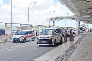 年間2000万人空港「送迎車で大混雑問題」緩和なるか？ 那覇空港の「高架道路」延伸でどう変わる まだまだ続く“機能強化”