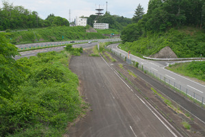 今も残る中央自動車道の「廃道」区間！談合坂SA付近で見た時代の変遷の痕跡