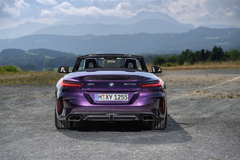 【販売苦戦】売れ行き不振のBMW「XM」が改良で方向転換。エントリーモデル廃止、1グレードに一本化