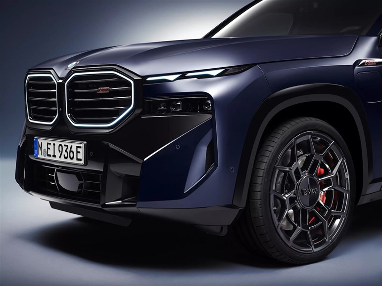 【販売苦戦】売れ行き不振のBMW「XM」が改良で方向転換。エントリーモデル廃止、1グレードに一本化