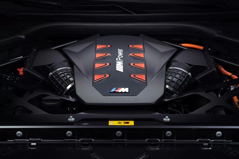 【販売苦戦】売れ行き不振のBMW「XM」が改良で方向転換。エントリーモデル廃止、1グレードに一本化