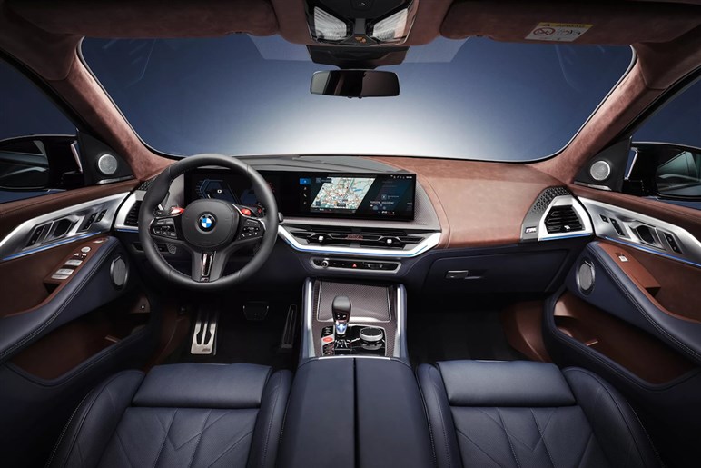 【販売苦戦】売れ行き不振のBMW「XM」が改良で方向転換。エントリーモデル廃止、1グレードに一本化