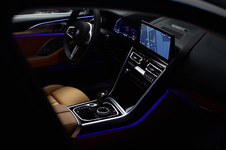 【販売苦戦】売れ行き不振のBMW「XM」が改良で方向転換。エントリーモデル廃止、1グレードに一本化