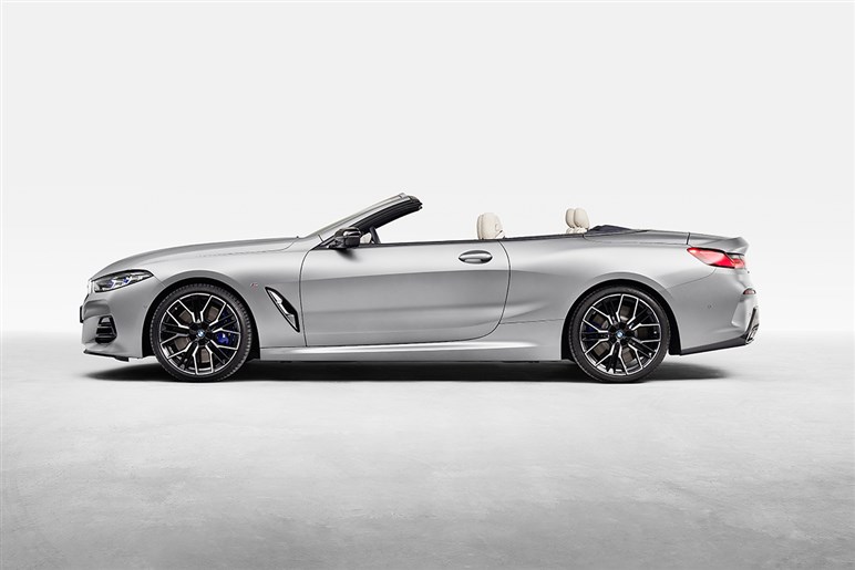 【販売苦戦】売れ行き不振のBMW「XM」が改良で方向転換。エントリーモデル廃止、1グレードに一本化