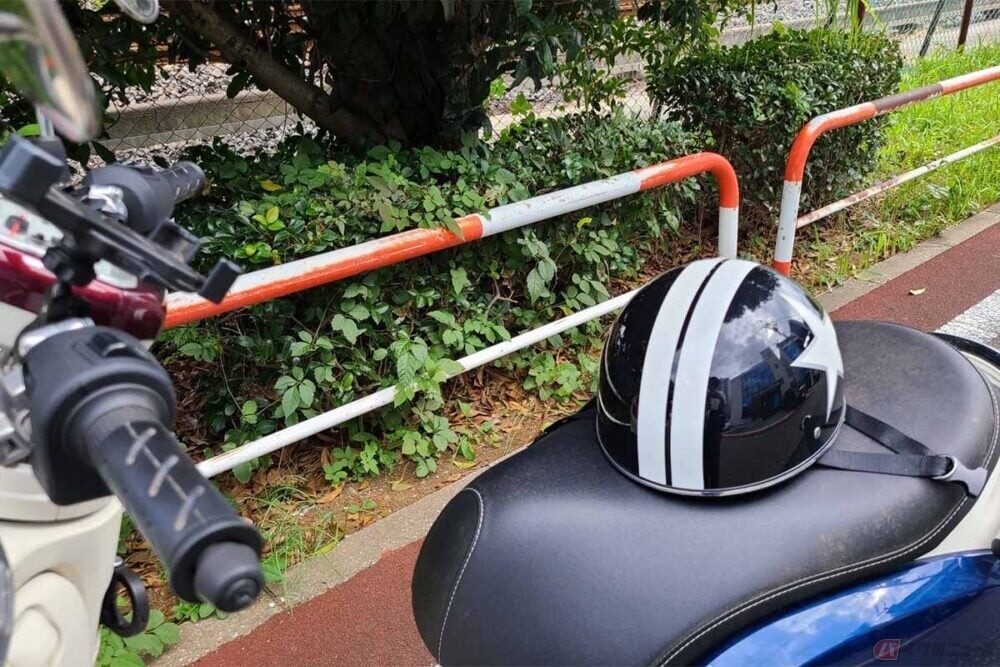 違反じゃないなんて信じられない！ 時々見かけるハーフヘルメットをかぶってバイクを運転する行為