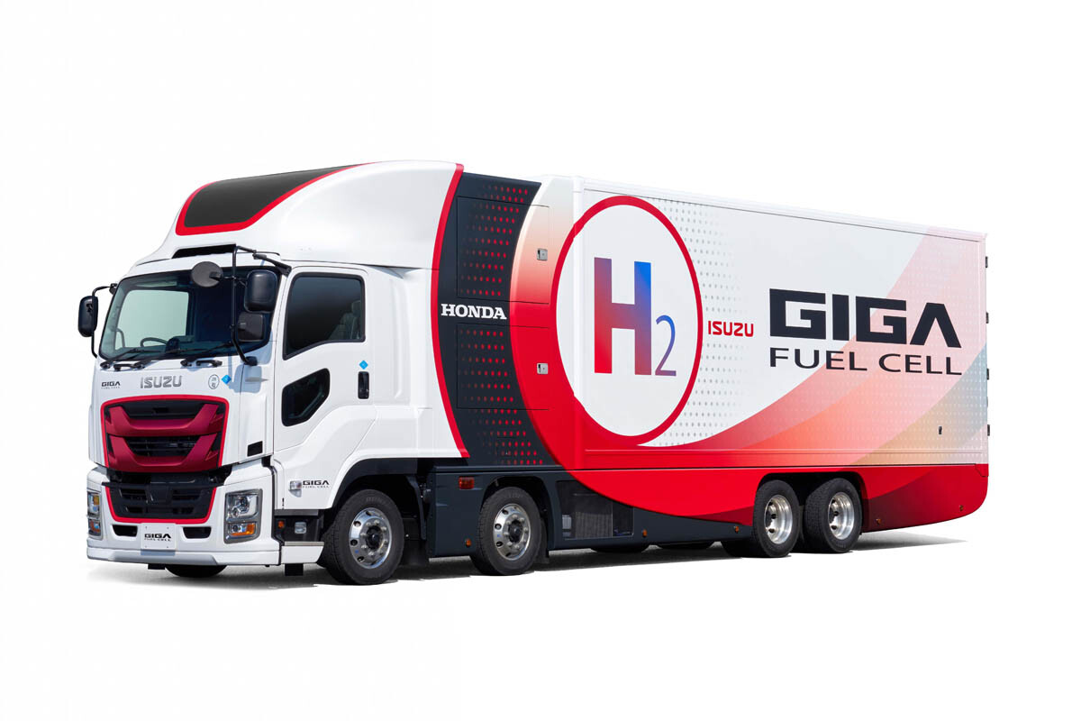 【JMS2023】いすゞとホンダで水素利用の燃料電池大型トラック「GIGA FUEL CELL」を展示