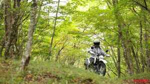 【新型試乗】カワサキ KLX230シェルパSは「軽く小さく初心者にも優しい」。レーシング女子・岡崎静夏の軽アドベンチャー＆オフロード一気試乗