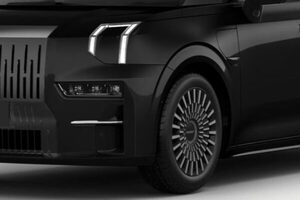 アル／ヴェル＆レクサスの新ライバル!? EV「爆速高級ミニバン」中国製と侮るな 日本市場の本気戦略とは