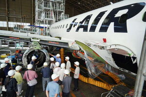 JAL機の整備士「覚悟してね」 ガチ度100％の“格納庫ツアー”が凄すぎた！ これは普通は絶対見れません＆知れません