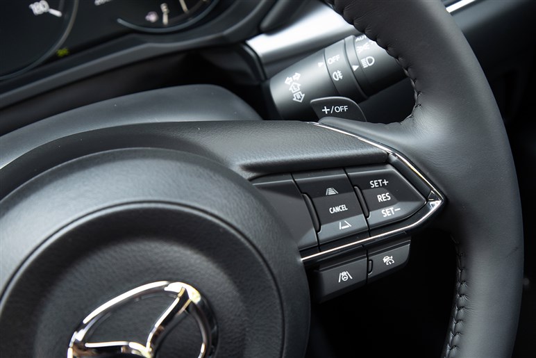  【291万円】8年目でもマツダで一番売れているCX-5！　最安グレード「20S スマートエディション」はアリか？