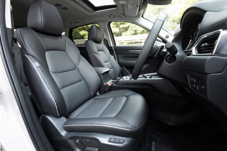  【291万円】8年目でもマツダで一番売れているCX-5！　最安グレード「20S スマートエディション」はアリか？