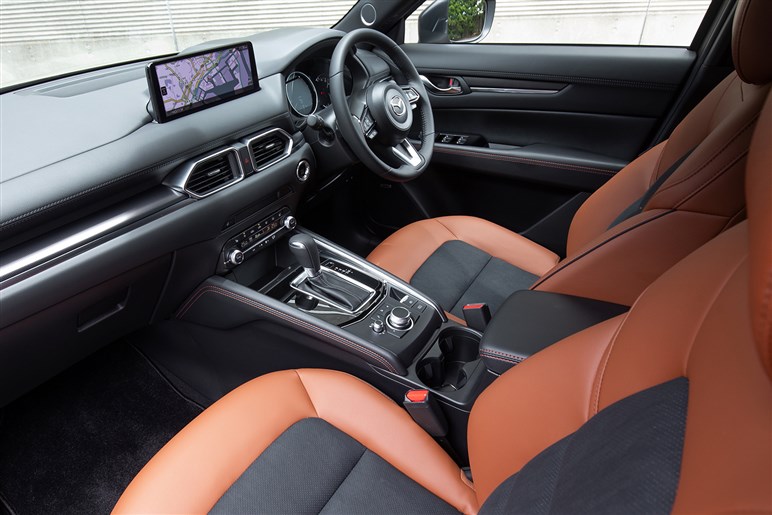  【291万円】8年目でもマツダで一番売れているCX-5！　最安グレード「20S スマートエディション」はアリか？