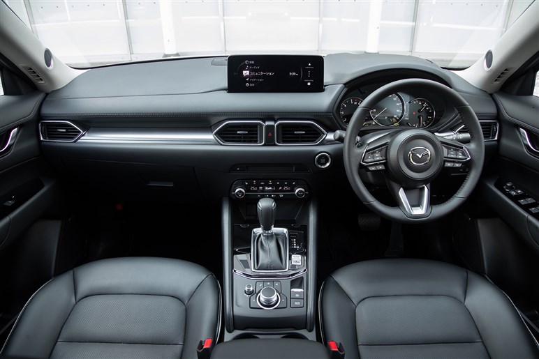  【291万円】8年目でもマツダで一番売れているCX-5！　最安グレード「20S スマートエディション」はアリか？