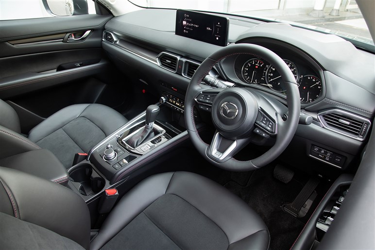  【291万円】8年目でもマツダで一番売れているCX-5！　最安グレード「20S スマートエディション」はアリか？