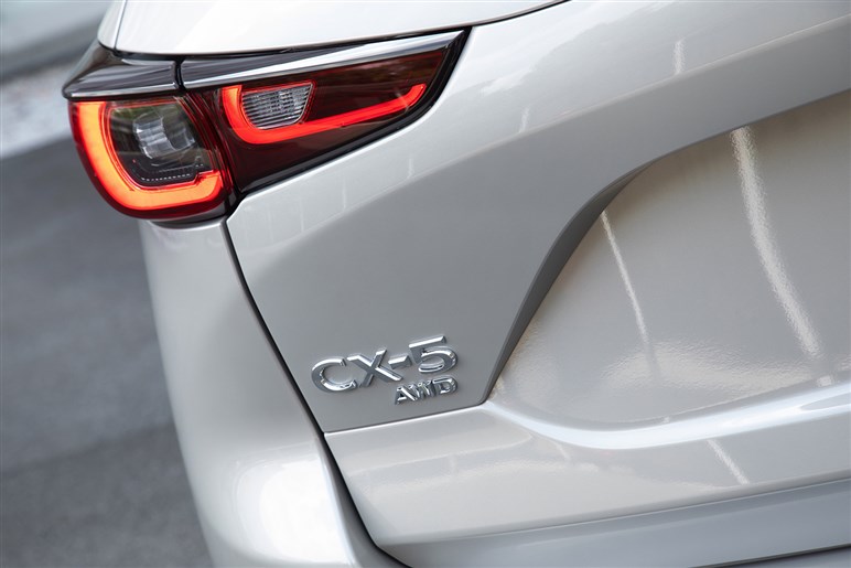  【291万円】8年目でもマツダで一番売れているCX-5！　最安グレード「20S スマートエディション」はアリか？
