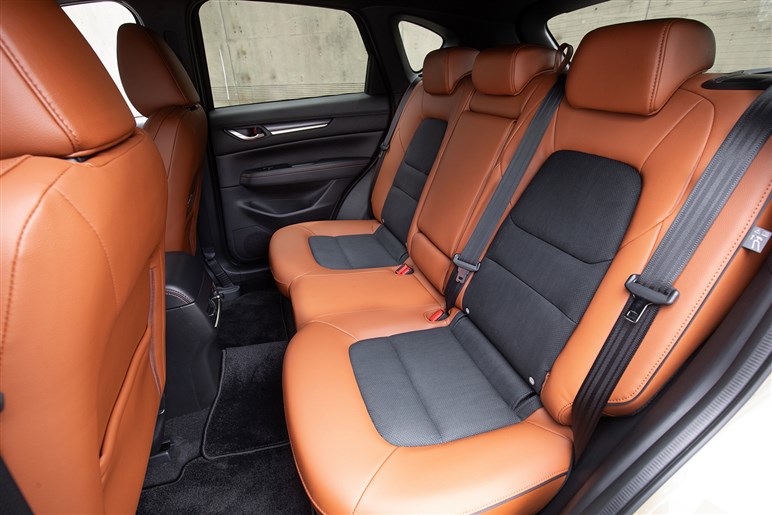  【291万円】8年目でもマツダで一番売れているCX-5！　最安グレード「20S スマートエディション」はアリか？