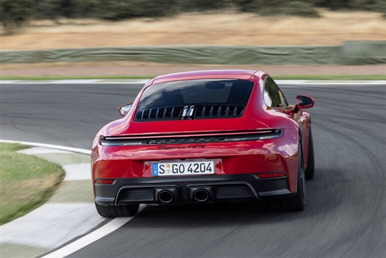 【値上げがナンボのもんじゃい】“電動サイボーグ”化した「911」が全域で従来型をぶっちぎる