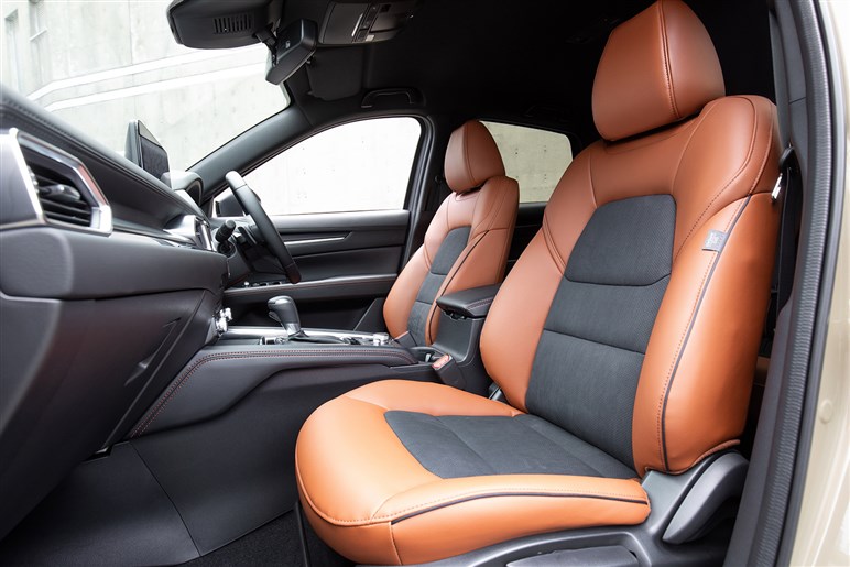  【291万円】8年目でもマツダで一番売れているCX-5！　最安グレード「20S スマートエディション」はアリか？