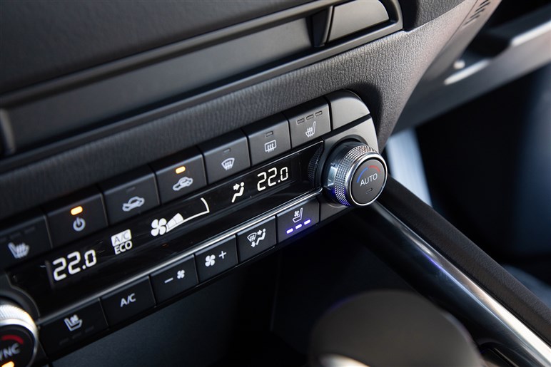  【291万円】8年目でもマツダで一番売れているCX-5！　最安グレード「20S スマートエディション」はアリか？