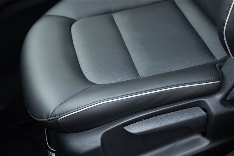  【291万円】8年目でもマツダで一番売れているCX-5！　最安グレード「20S スマートエディション」はアリか？