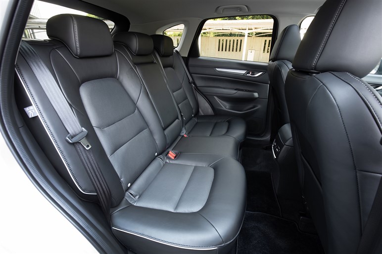  【291万円】8年目でもマツダで一番売れているCX-5！　最安グレード「20S スマートエディション」はアリか？