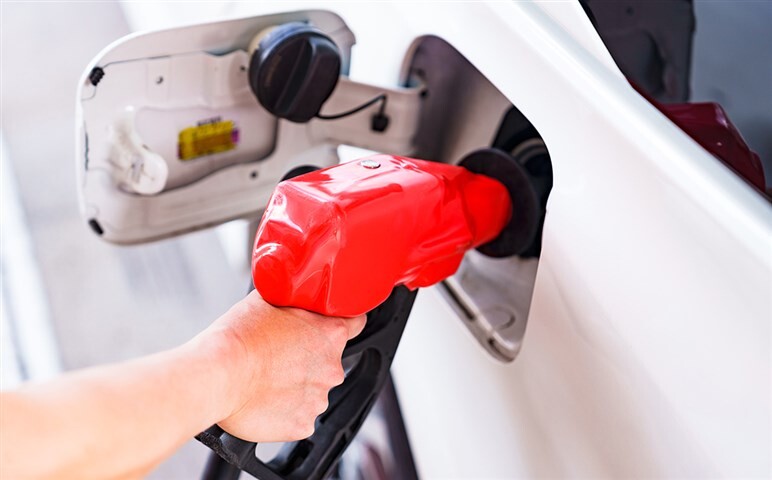 【ちょっと待った！】「ガソリン高騰でハイブリッドがお得」は間違い。元が取れない理由とそれぞれのメリットを解説