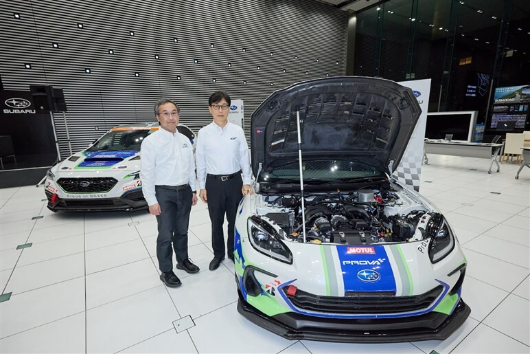 なぜ「マツダ3」に「SUBARU」ロゴ!? ゴミから生まれCO2排出激減の「再生カーボン」が結んだ異色のコラボ