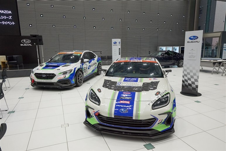 なぜ「マツダ3」に「SUBARU」ロゴ!? ゴミから生まれCO2排出激減の「再生カーボン」が結んだ異色のコラボ