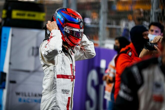 ライコネン「接触でダメージを負って厳しい戦いになり、挽回できなかった」：アルファロメオ F1第21戦決勝