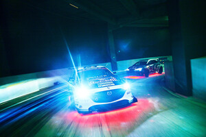 夜の巨大倉庫で追走ドリフトってまるで映画のワンシーン！　過激すぎる一夜限りのシークレットイベント「Red Bull Tokyo Drift 2025」が激アツだった