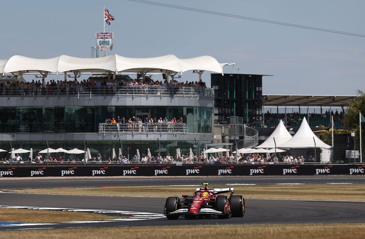 F1イギリスFP1速報｜フェラーリの地元ハミルトンが最速。レッドブル角田裕毅は走行せず