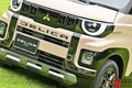 三菱の新型「軽SUV“2つのカスタム”仕様」に反響多数！ タフ感さらに強調で「イカツいけどカワイイ」の声も？ 新型「デリカミニ ワイルドアドベンチャー＆アクティブトーン」に熱視線！