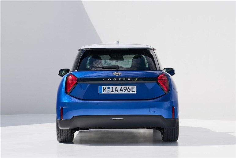 【新型ミニ登場】10年ぶりのモデルチェンジ！ 気になる本当のライバルとは？