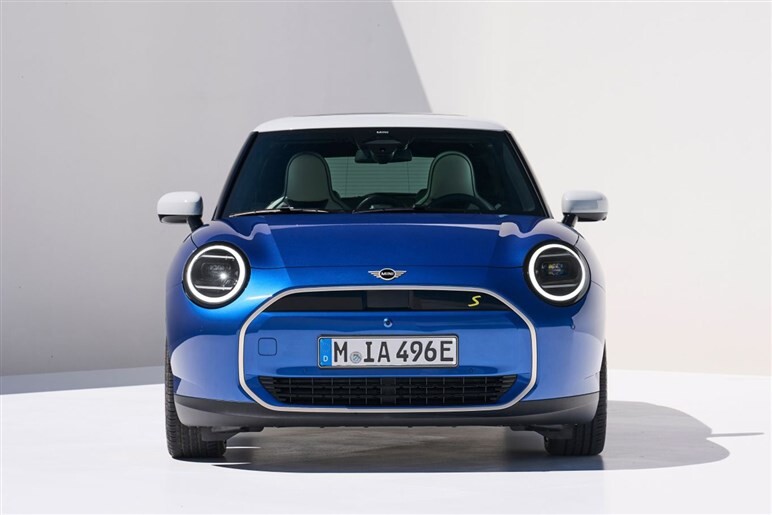 【新型ミニ登場】10年ぶりのモデルチェンジ！ 気になる本当のライバルとは？