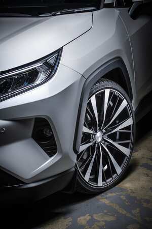 【ホイールを換えたいRAV4乗りのための集中連載】#10 立体感を強調する22インチは圧倒的なインパクト｜RAV4×Wheels