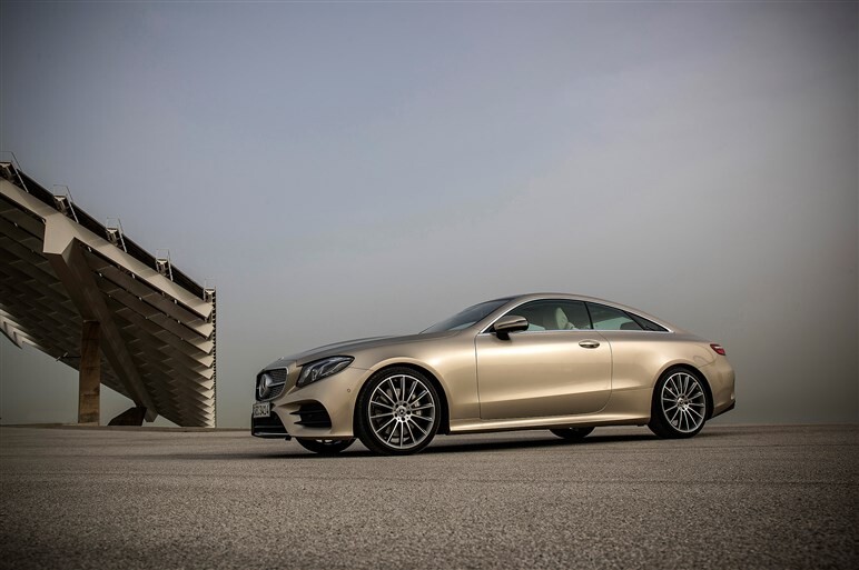 今度のEクラス クーペに、CクーペにもSクーペにもない魅力はあるか？