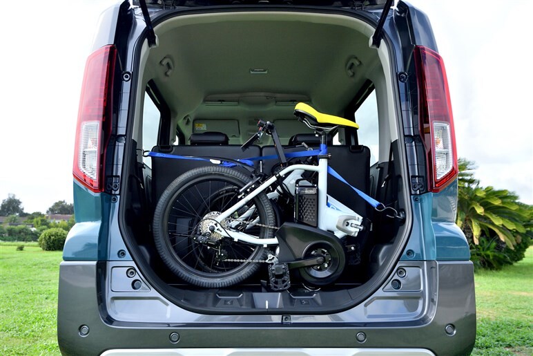 ライトはジムニー用!? 新型「スペーシアギア」のデザイナーが仕込んだ「言われないと気付かない遊び心」