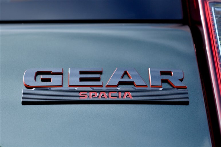 ライトはジムニー用!? 新型「スペーシアギア」のデザイナーが仕込んだ「言われないと気付かない遊び心」