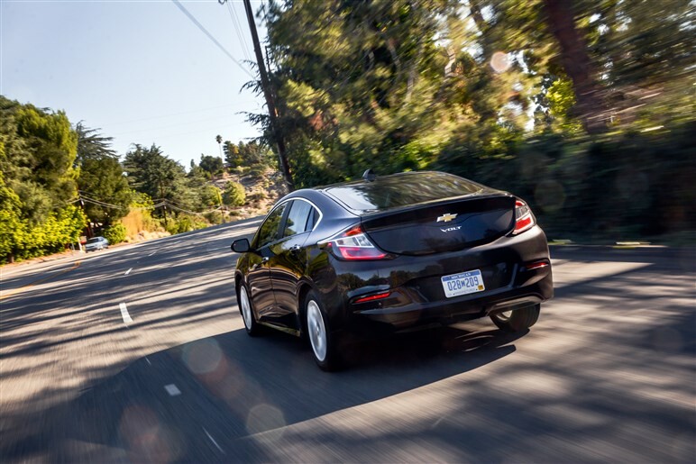 実は最大のライバル!? 新型プリウスと新型GMヴォルトをガチンコ比較