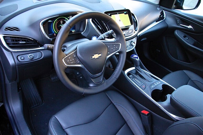 実は最大のライバル!? 新型プリウスと新型GMヴォルトをガチンコ比較