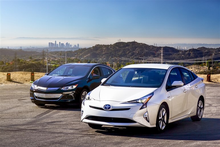 実は最大のライバル!? 新型プリウスと新型GMヴォルトをガチンコ比較