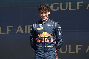 レッドブルF1育成リンドブラッド、イギリスGPで角田裕毅のRB21に乗り公式セッションデビューへ。多忙な岩佐歩夢の穴を埋める存在に