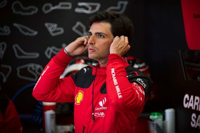 フェラーリ、走行プログラムをすべて完了「何の問題もなくテストを終えた」とサインツ／F1バーレーンテスト