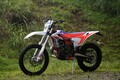 ハードコアなオフロードブランド「BETA」から生まれた趣味性バツグンの2台 「RR4T 125LC」「X-TARINAER 250 LD」の楽しさにふれる！