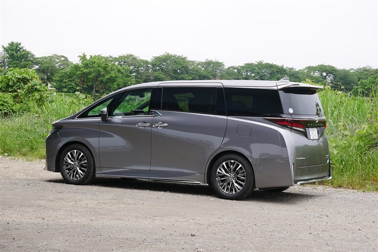 1000万円超でも乗れば売れるのも納得。「ヴェルファイアPHEV」は“ショーファーカー”の完成形だった