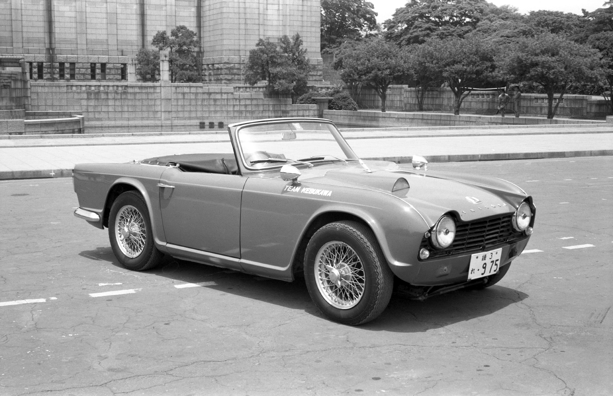 伝説のレーシングドライバー浮谷東次郎も手を焼いた トライアンフtr4 東京オリンピック1964年特集vol 21 Driver Web 自動車 情報サイト 新車 中古車 Carview