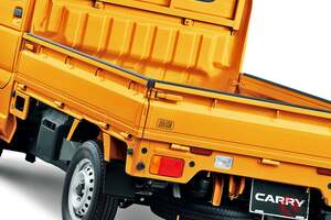 新車111万円！ スズキ「“最新”軽トラ」に「斬新オレンジ仕様」登場！ 「人と被らない」インパクト“強烈”な新色に問い合わせ殺到!? めちゃハデでカッコイイ「キャリイ／エブリイ」とは