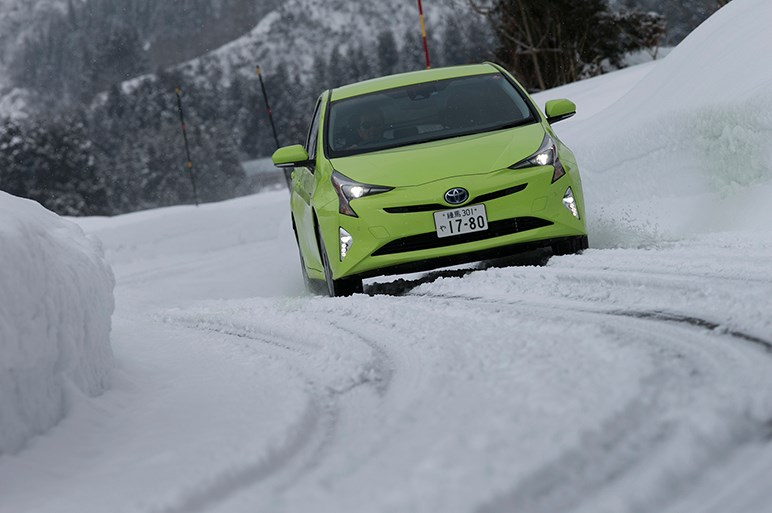 プリウス4WDモデル・E-Fourで雪上ロングドライブテスト